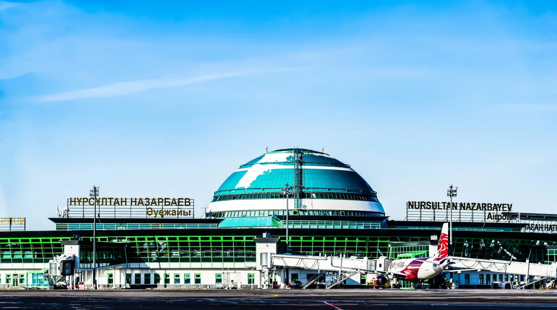 Такси астана аэропорт астаны. Аэропорт Астана. Аэропорт Астаны сверху. Аэропорт Астана фото внутри. Сувениры в аэропорту Астаны.